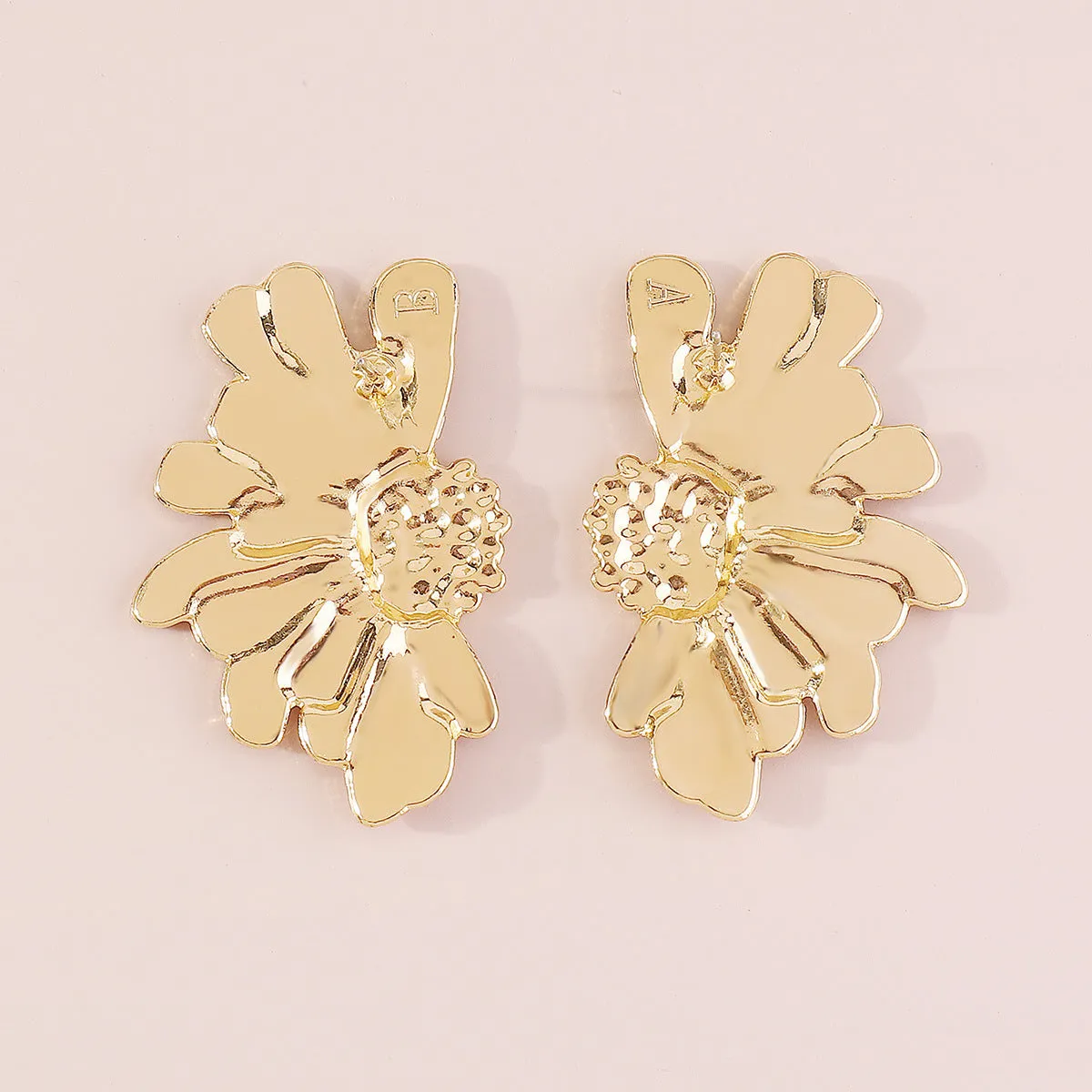 Retro Alloy Floral Pattern Earrings